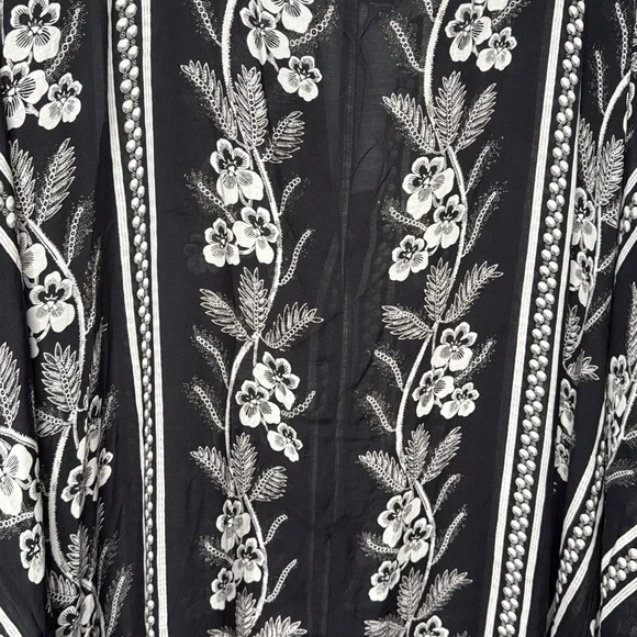 TUCKERNUCK Tnuck Beach Noir‎ Bloom Caftan Dress Coverup - Picture 9 of 12